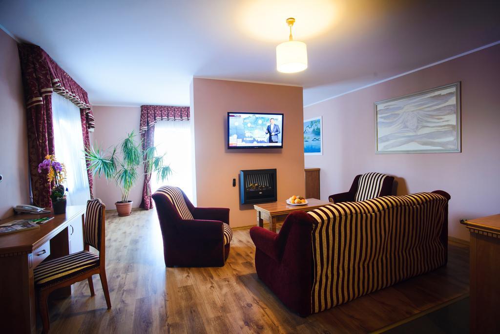 Hotel Pietrak Wągrowiec Екстериор снимка