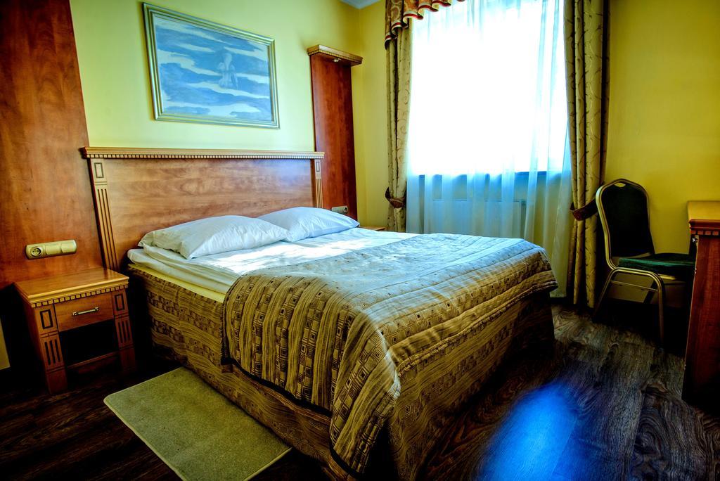 Hotel Pietrak Wągrowiec Екстериор снимка