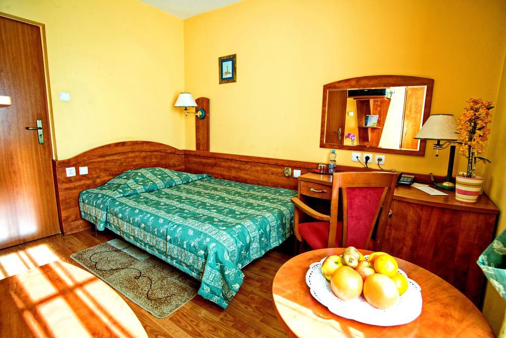 Hotel Pietrak Wągrowiec Екстериор снимка